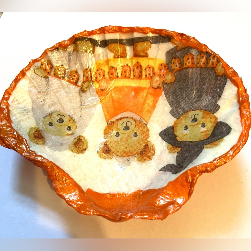 Handcrafted Shell Dish Happy Halloween Bears  Decoupage - Picture 3 of 5